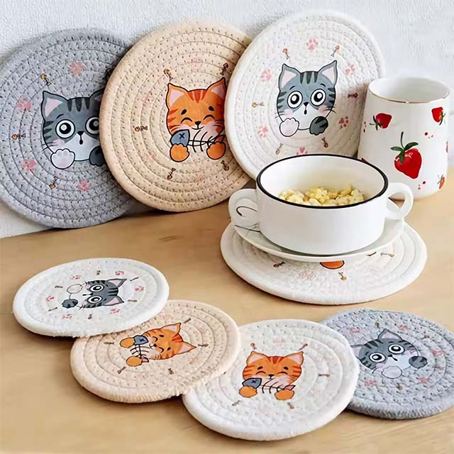 Printed Cat Design Heat-Resistant Pads – Round Table & Cup Mats for Home & Kitchen Use