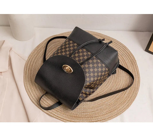 حقيبة ظهر أنيقة وعصرية بتصميم فريد