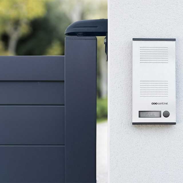 طقم هاتف الباب المعدني SCS Sentinel SEN4137091 - يتضمن سلكين، مثبتين في أقواس لسهولة التركيب