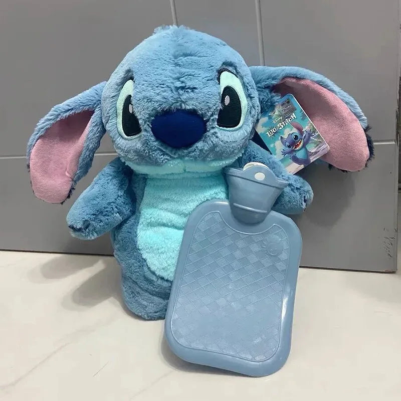 زجاجة ماء ساخن Fluffy Stitch مع غطاء قطيفة – سعة 500 مل، تدفئة لطيفة وعلاج حراري ومدفأة لليدين