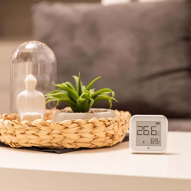 Shelly Plus H&amp;T WiFi Temperature and Humidity Sensor with Display - Wireless Smart Home Monitoring Device