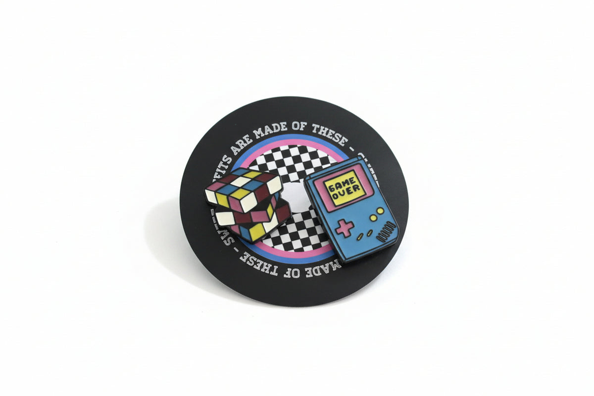 Ensemble de pin's émaillés Rétro Gaming – Pin's Rubik's Cube et Console de Jeu | Accessoires Vintage Pop Culture