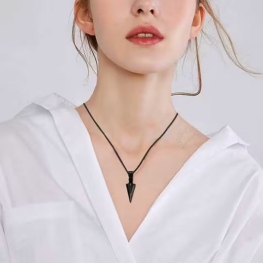 Collier unisexe avec pendentif flèche en acier inoxydable (EGN135)