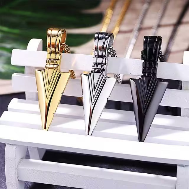 Collier unisexe avec pendentif flèche en acier inoxydable (EGN135)