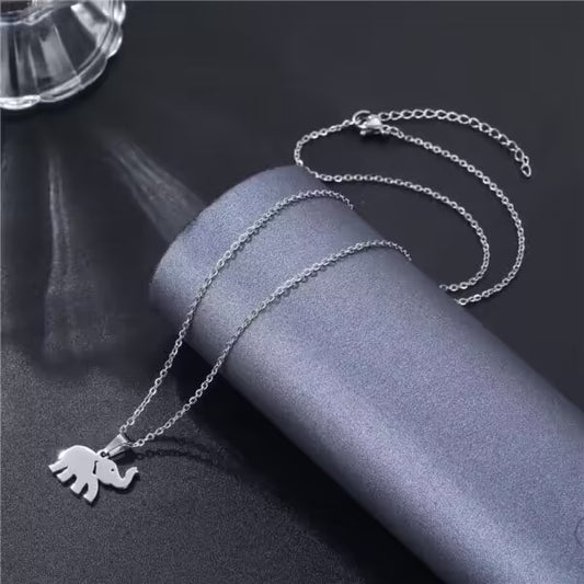Collier pendentif éléphant bohème pour femme (EGN153)