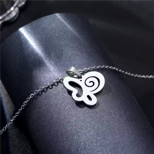 قلادة نسائية على شكل فراشة (EGN163)