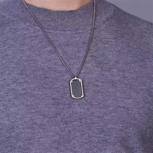 Collier homme en acier inoxydable avec chaîne à maillons carrés et bouclier en fibre de carbone (EGN022)