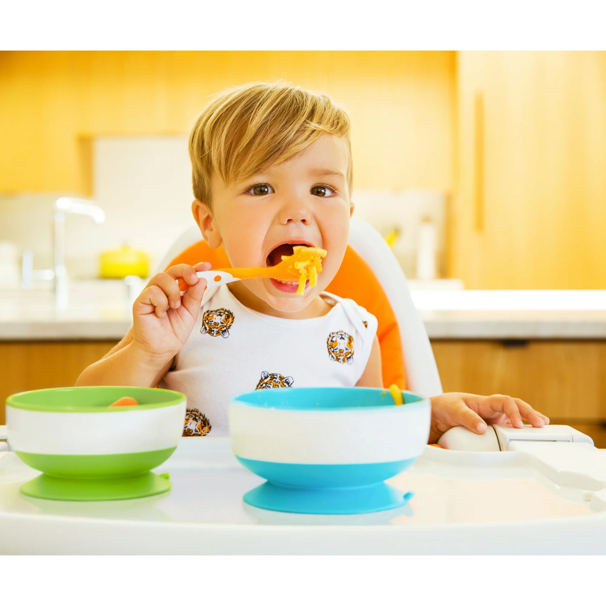 Munchkin® Stay Put Suction Round Bowls، بلاستيك، متعدد الألوان، 3 عبوات