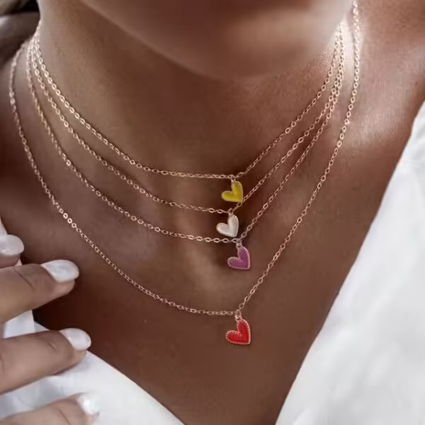 قلادة نسائية على شكل قلب ملون (EGN025)