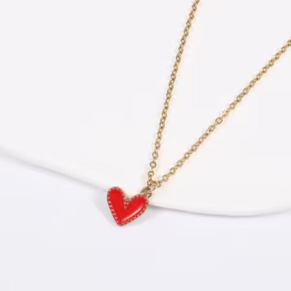 قلادة نسائية على شكل قلب ملون (EGN025)