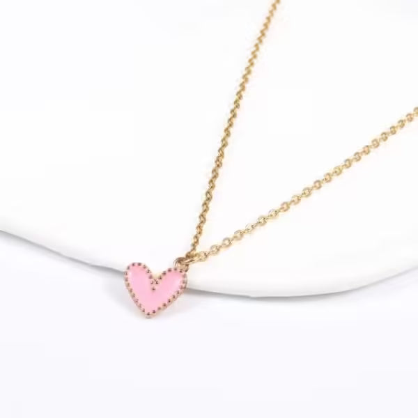 قلادة نسائية على شكل قلب ملون (EGN025)