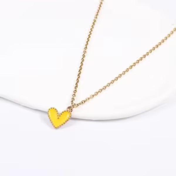 قلادة نسائية على شكل قلب ملون (EGN025)