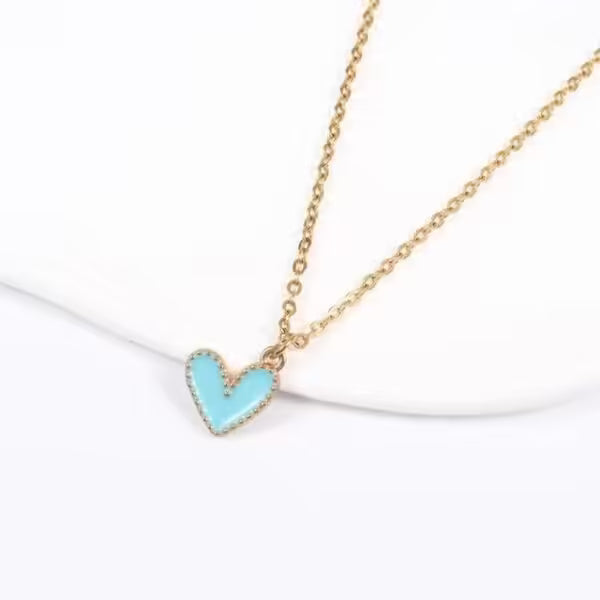 قلادة نسائية على شكل قلب ملون (EGN025)