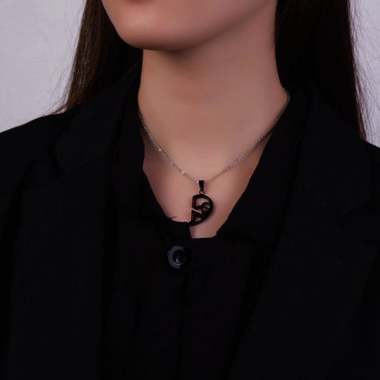 قلادة زوجية مكونة من قطعتين على شكل نصف قلب مكسور (EGN066)