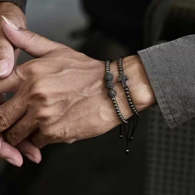 Bracelet Shamballa ajustable avec croix, 3 boules disco et perles de 4 mm (EGBT194) 