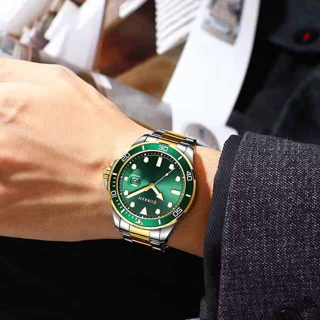 Montre CURREN pour homme en acier inoxydable étanche (CU8388)