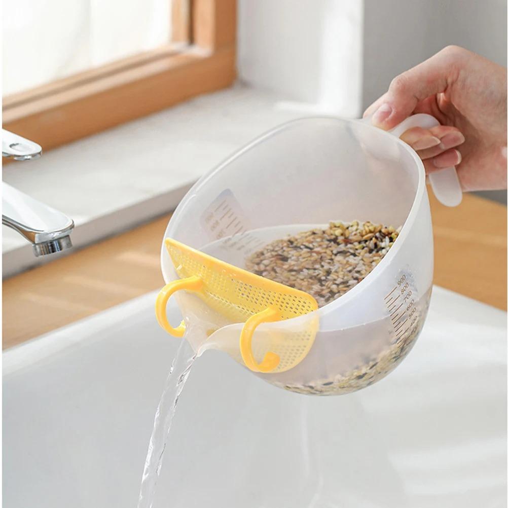 Égouttez le bol de riz