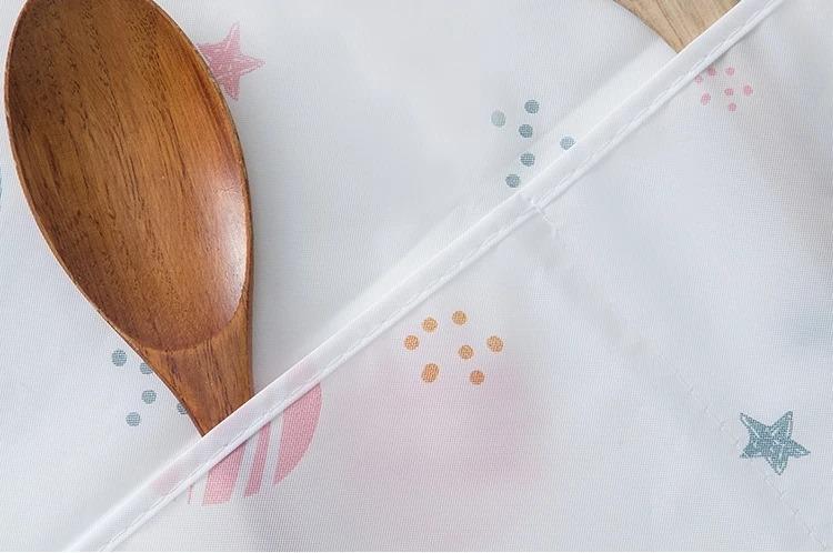 قطعة قماش لإزالة الغبار من غطاء الثلاجة