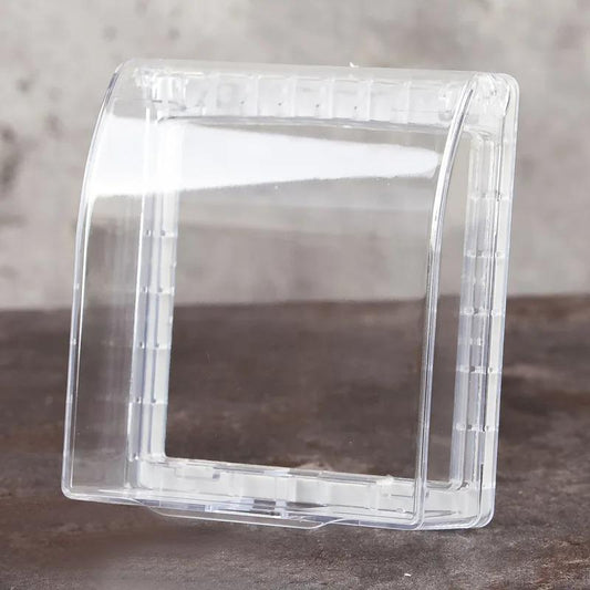 Boîtier de protection étanche pour prise