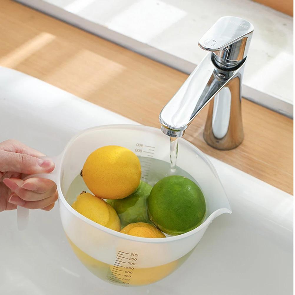 Égouttez le bol de riz