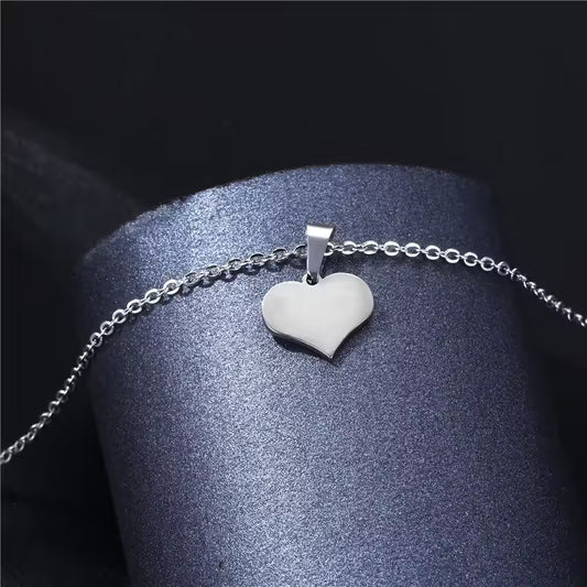 قلادة نسائية على شكل قلب مملوء (EGN161)