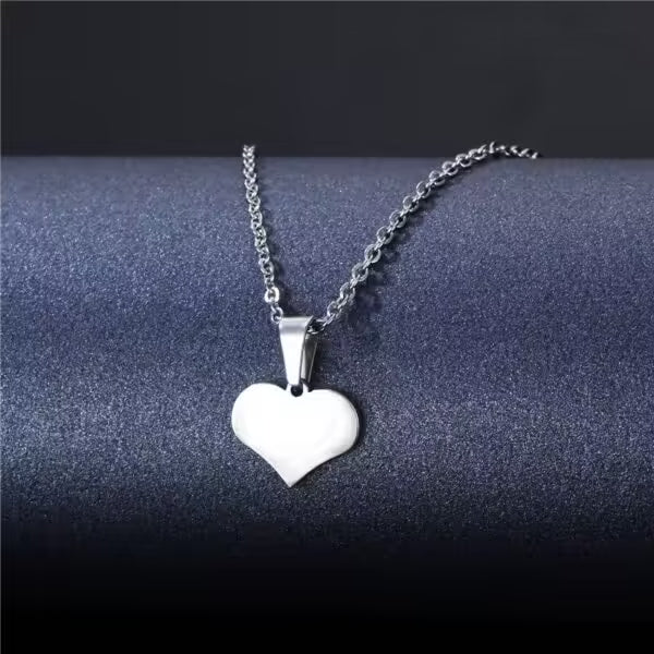 Collier pour femme avec pendentif cœur rempli (EGN161)