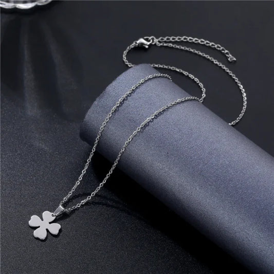 Collier pendentif magnétique trèfle à quatre feuilles pour femme (EGN181)