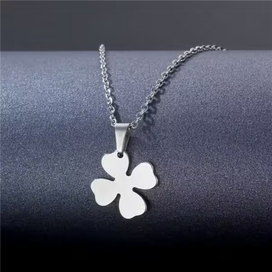 Collier pendentif magnétique trèfle à quatre feuilles pour femme (EGN181)