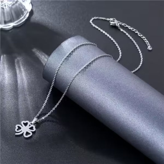 Collier pendentif trèfle à quatre feuilles pour femme (EGN186)