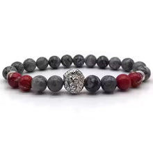 Bracelet en forme de tête de lion avec perles grises et rouges