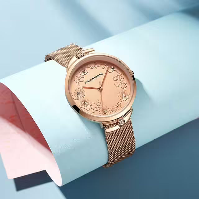 Montre femme HANNAH MARTIN en maille acier inoxydable, modèle (119F)