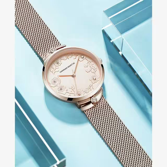 Montre femme HANNAH MARTIN en maille acier inoxydable, modèle (119F)