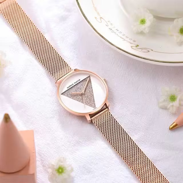 HANNAH MARTIN Montre Femme Acier Inoxydable Maille Modèle 1332W