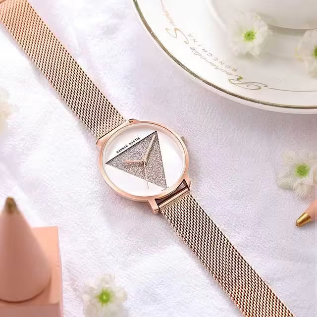 HANNAH MARTIN Montre Femme Acier Inoxydable Maille Modèle 1332W