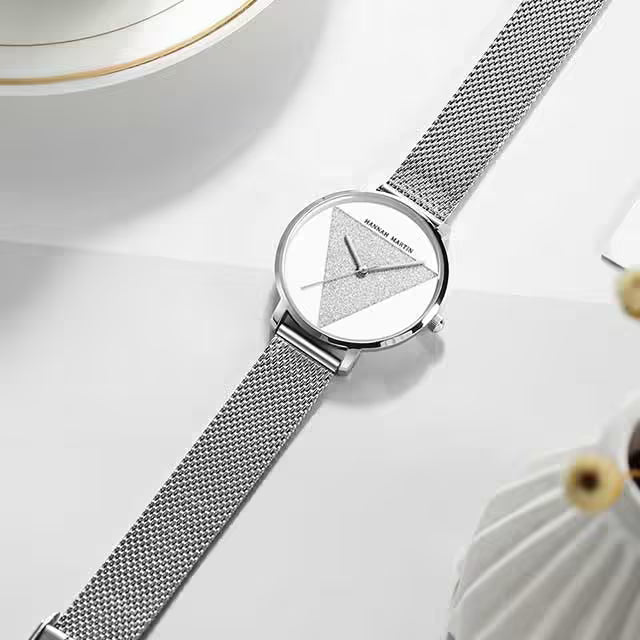 HANNAH MARTIN Montre Femme Acier Inoxydable Maille Modèle 1332W