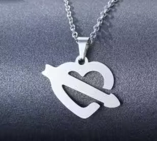 قلادة نسائية على شكل قلب (EGN201)