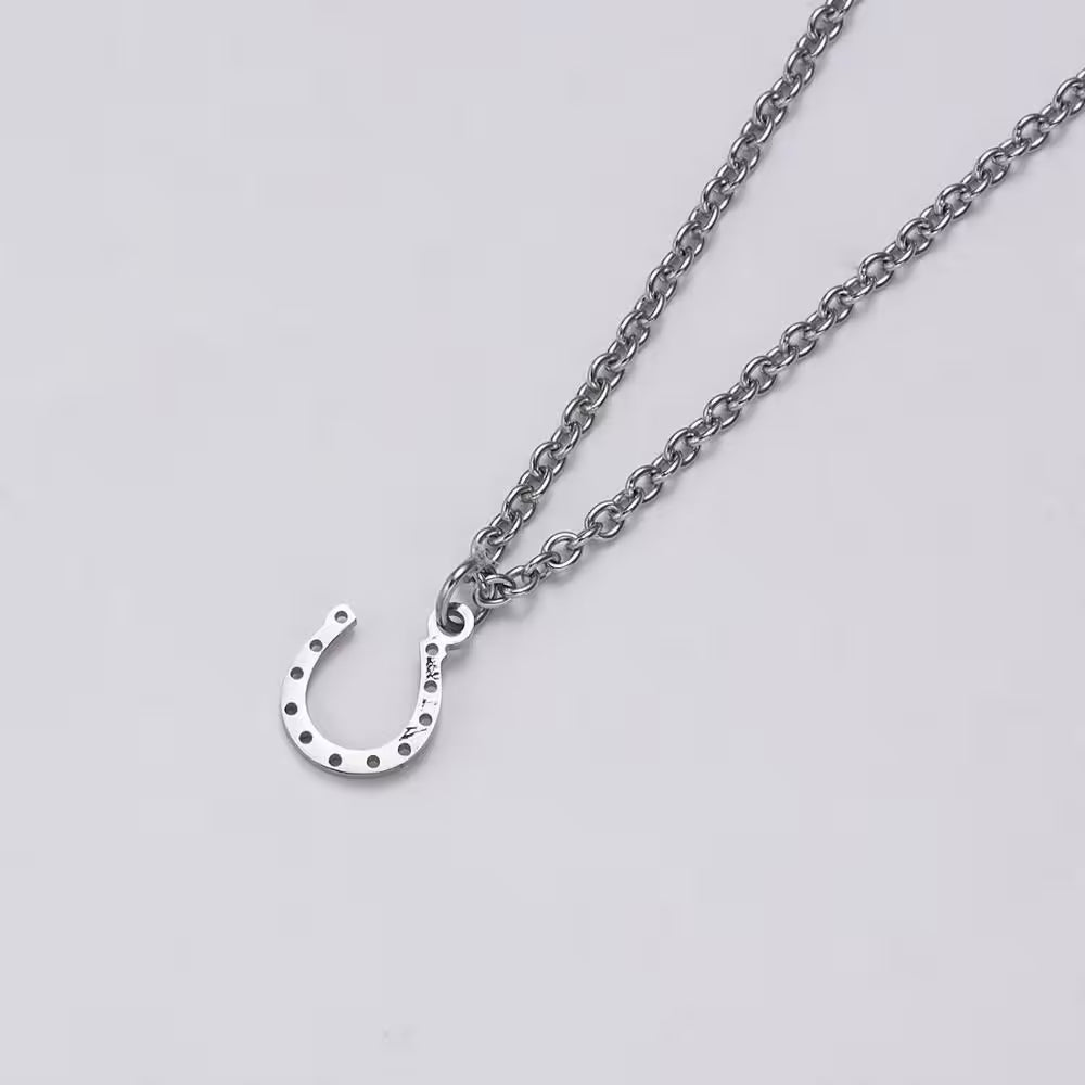 Horse Shoe Shape Pendant Unisex Necklace (EGN211)