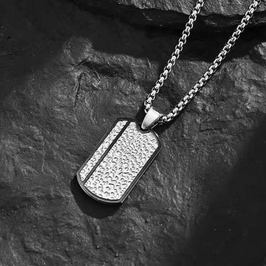Collier pendentif homme à motif carré à surface irrégulière (EGN104)