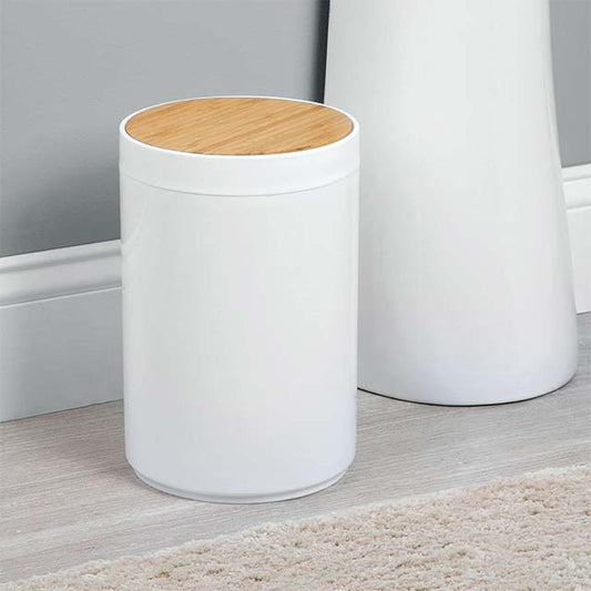 mDesign 1.3 Gallon Small Round Plastic Trash Can with Bamboo Swing Top Lid – White/Natural Wood Wastebasket for Bathrooms, Kitchens &amp; Home Offices