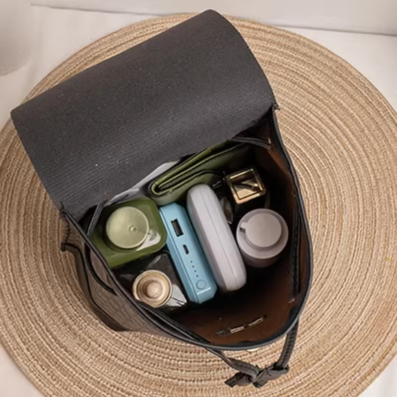 حقيبة ظهر أنيقة وعصرية بتصميم فريد