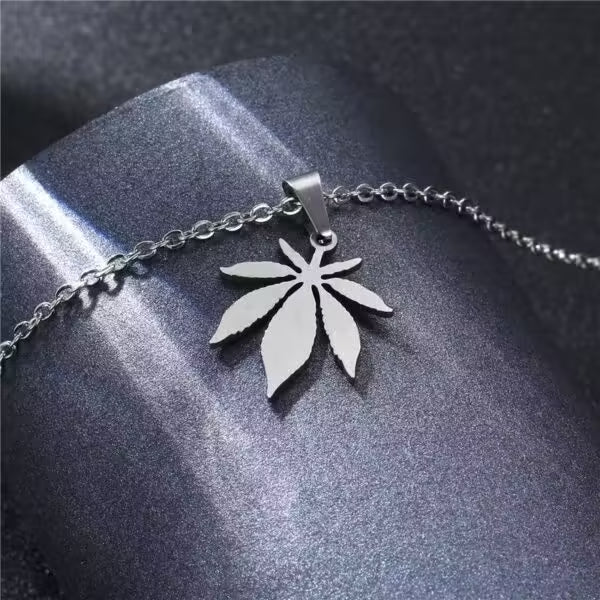 Collier unisexe avec pendentif feuille d'érable (EGN151)