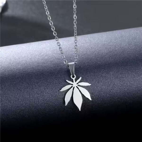 Collier unisexe avec pendentif feuille d'érable (EGN151)