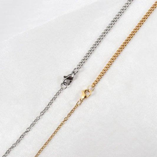 قلادة نسائية مصنوعة يدويًا من الفولاذ المقاوم للصدأ بسلسلة من اللؤلؤ (EGN217)