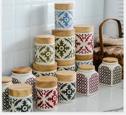 Pot en porcelaine avec couvercle en bois