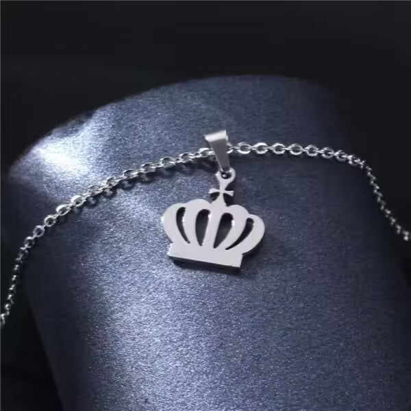 Collier pour femme en acier inoxydable avec couronne de reine (EGN158)