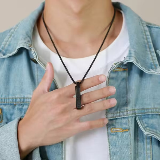 قلادة مستطيلة من الفولاذ المقاوم للصدأ بأرقام رومانية (EGN052)