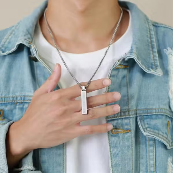 قلادة مستطيلة من الفولاذ المقاوم للصدأ بأرقام رومانية (EGN052)