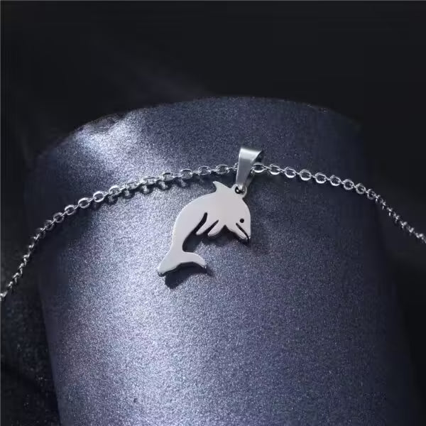 Collier unisexe avec pendentif requin en acier inoxydable (EGN179)