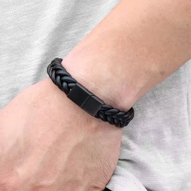 Bracelet en cuir noir simple avec boucle magnétique (EGBT154) 