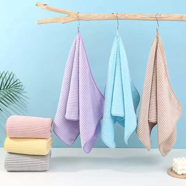 Soft & Comfortable Hand Towel – Absorbent, Quick-Drying Household Washcloth with Hook (35x75cm)